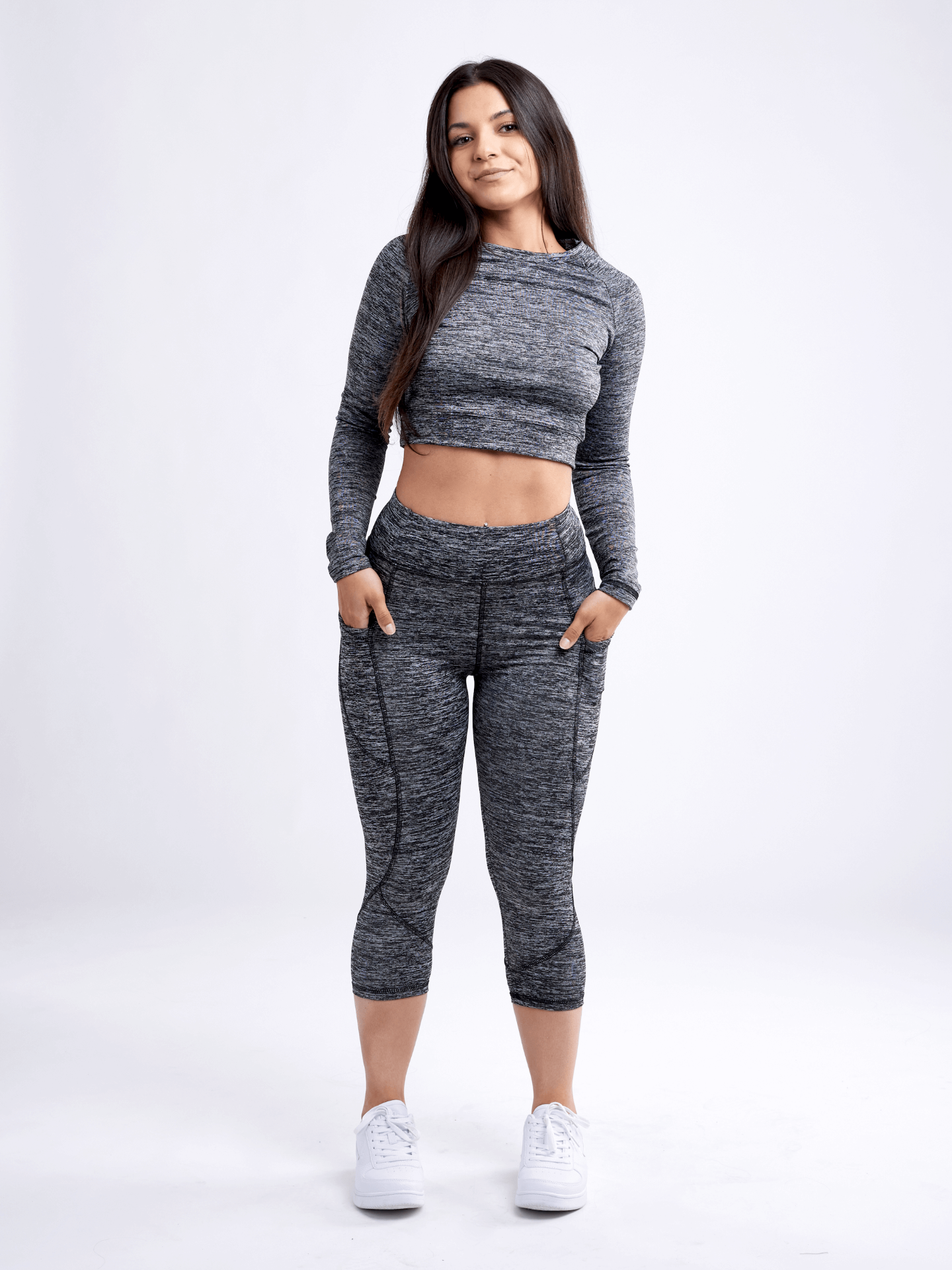 Mid-Rise Capri Fitness Leggings with Side Pockets