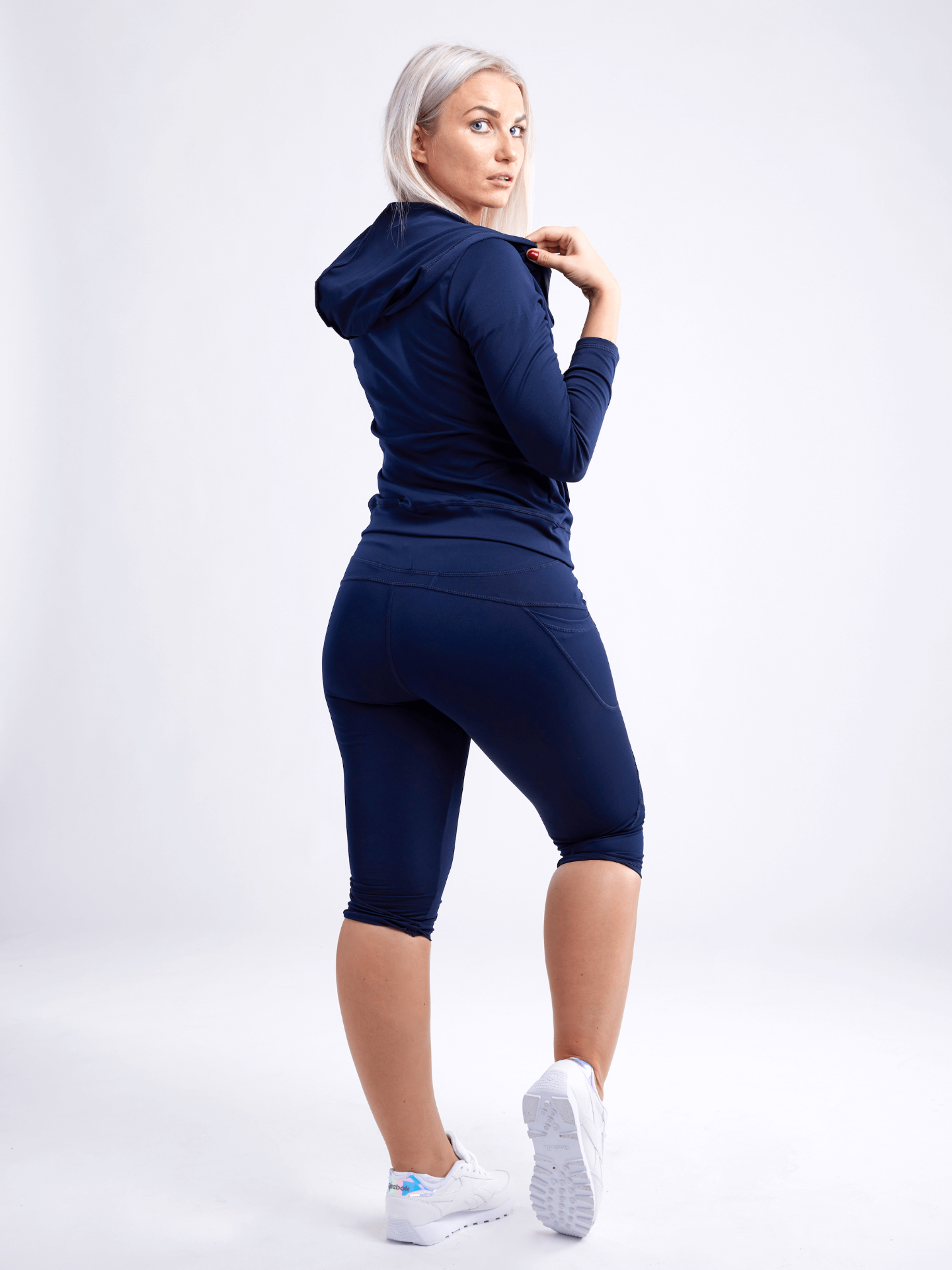 Mid-Rise Capri Fitness Leggings with Side Pockets